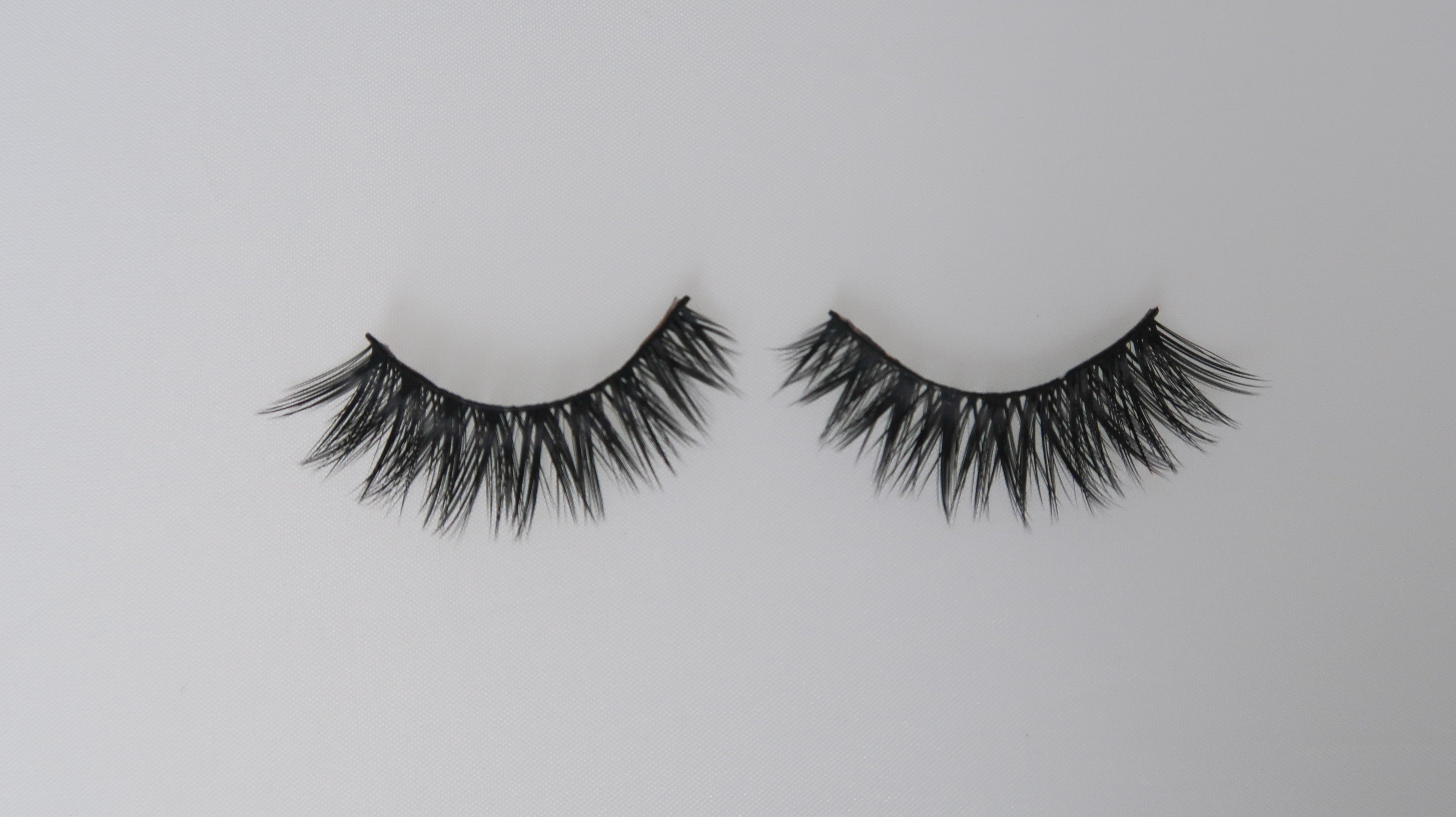 Russian Volume FALSE STRIP LASH - Eye Me Up